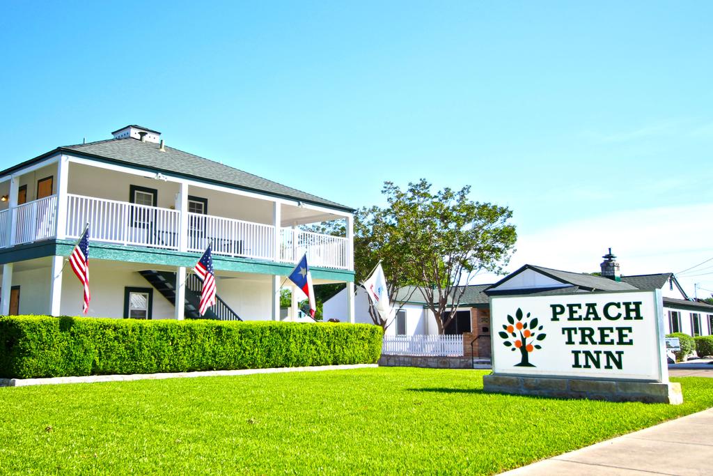Peach Tree Inn & Suites - thumb 0