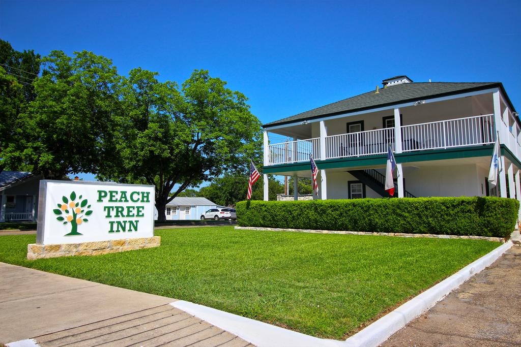 Peach Tree Inn & Suites - thumb 2