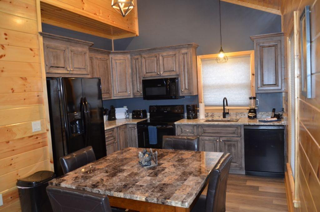Pearl Bear - 2 Bedrooms, 1 Baths, Sleeps 4 Home - thumb 2