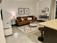 Perfectly Located Modern Loft Tourism Bookings
