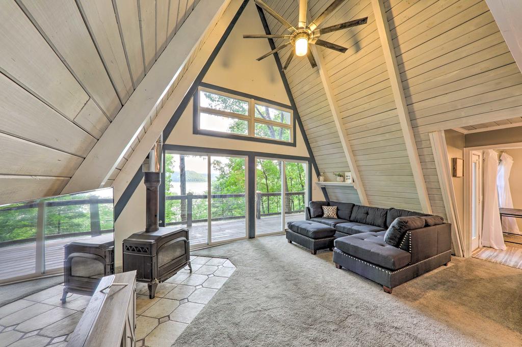 Pet-Friendly Chalet With Deck, Center Hill Lake Views - thumb 3