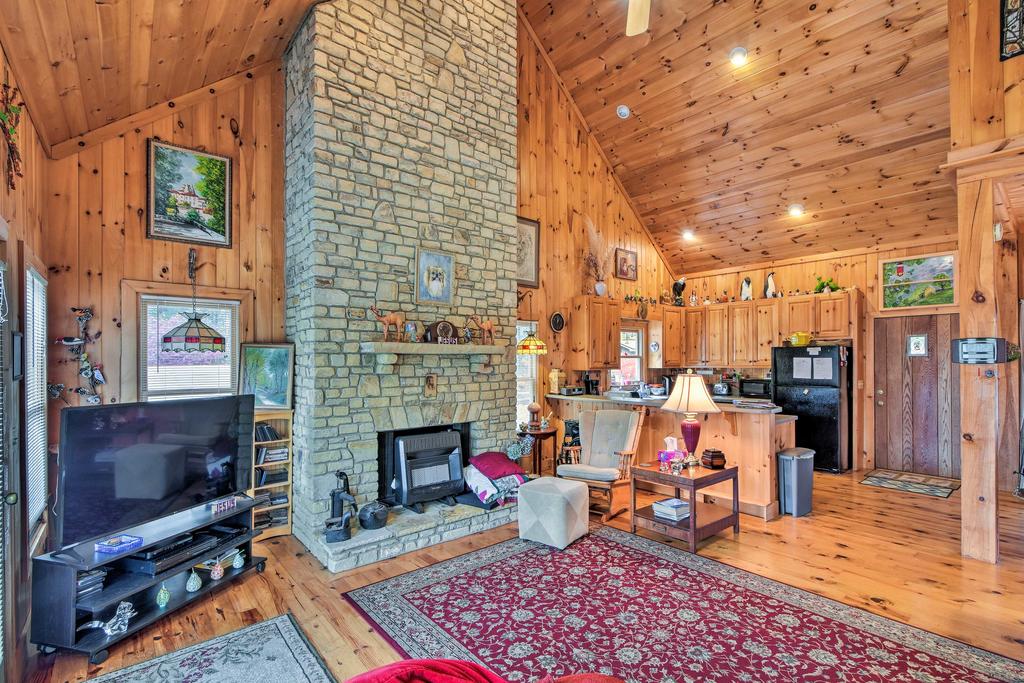 Pet-Friendly Cozy Cabin With Views By Black Rock! - thumb 3