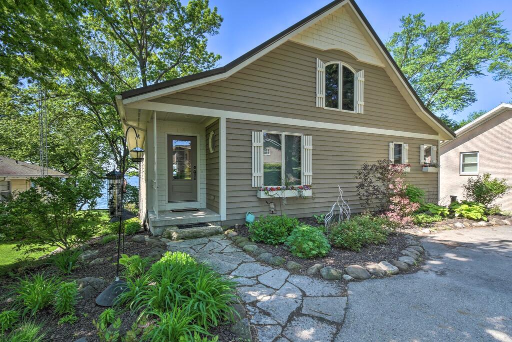 Pet-Friendly Family Home Situated On Green Lake! - thumb 3