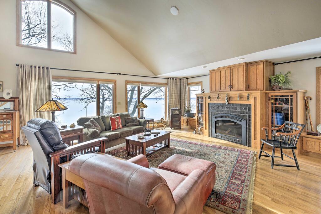 Pet-Friendly Family Home Situated On Green Lake! - thumb 0