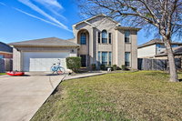 Pet-Friendly Home - Walk to Lewisville Lake Hotels Santiago