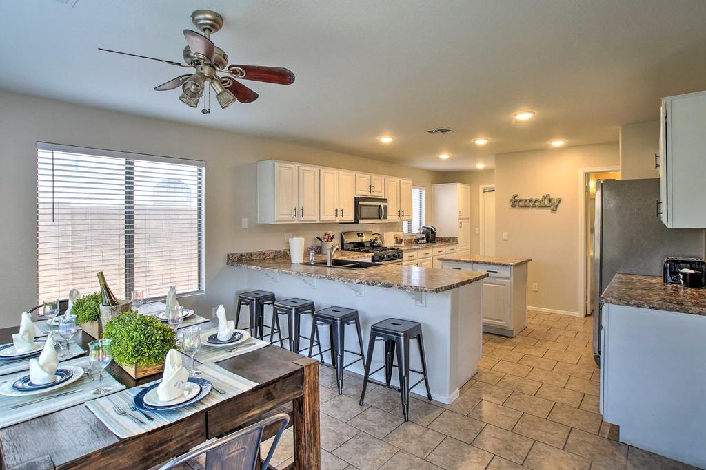 Pet-Friendly Home 2 Mi From Peoria Sports Complex! - thumb 3