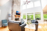 Pickwick Vacation Home-Sleeps up to 16 plus optional Guest House available for larger groups USA Accommodation