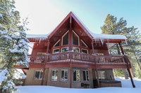 PineCrest Cabin Tourism Bookings