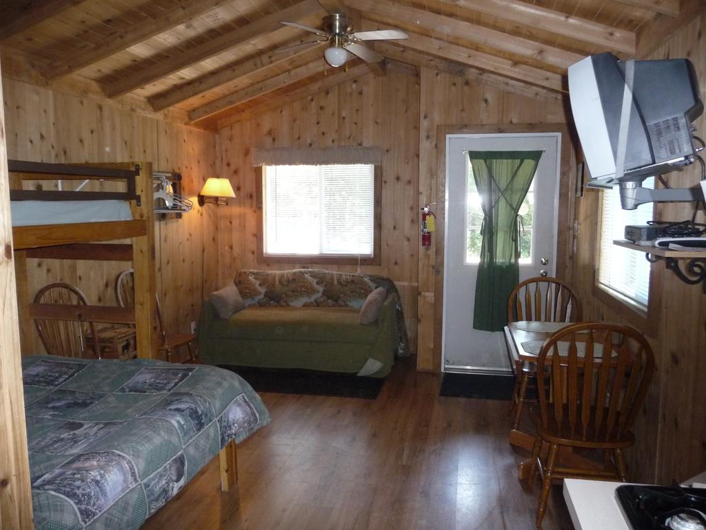 Pio Pico Camping Resort Studio Cabin 10 - thumb 2
