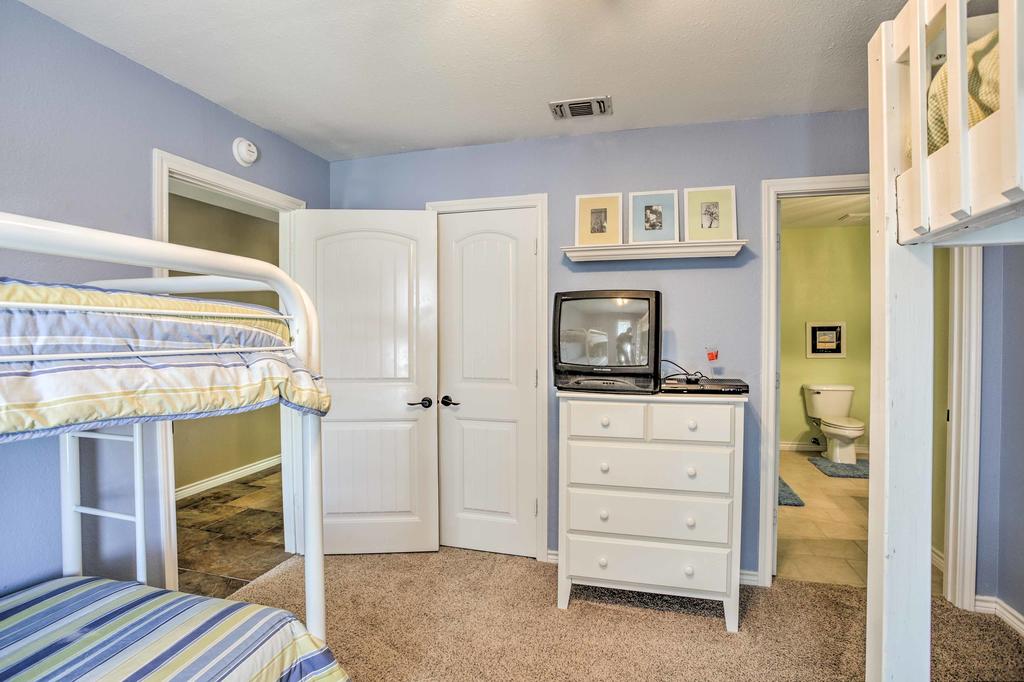 Pittsburg Family House On Lake Bob Sandlin With Dock! - thumb 0