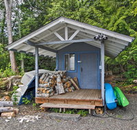 PNW Shelton Home w/Kayaks Grill  Pvt. Beach - Tourism Bookings