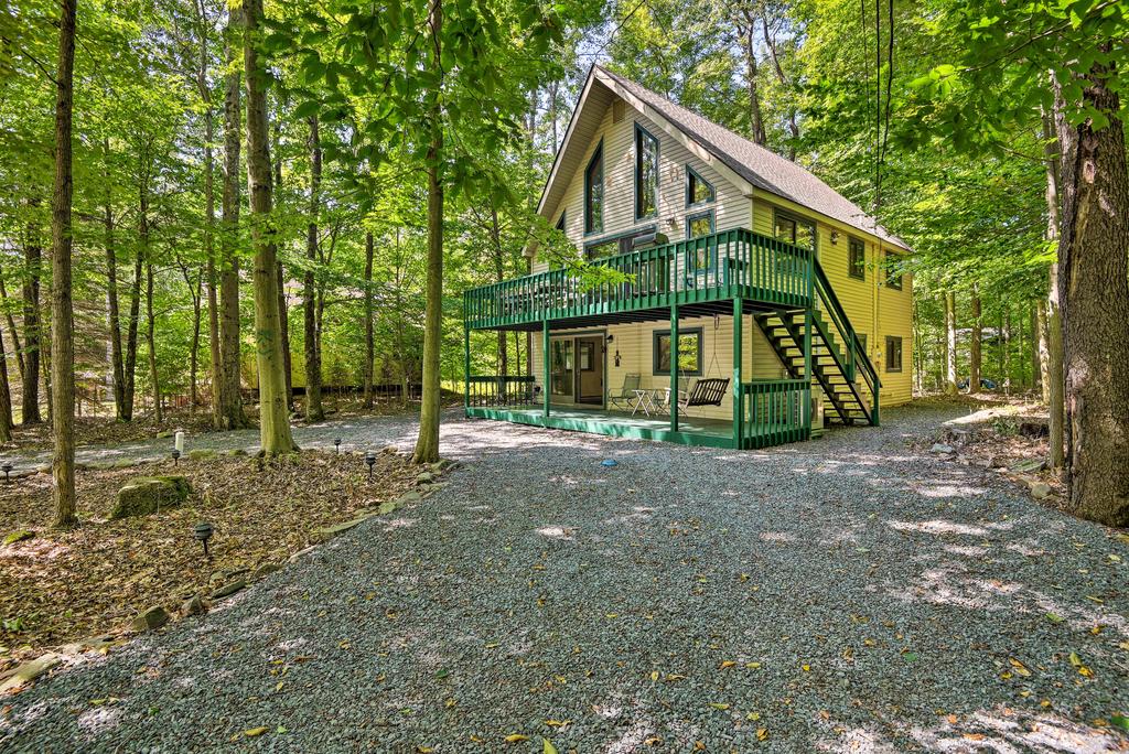 Pocono Lake Home W/Hot Tub + Comm. Amenities! - thumb 0