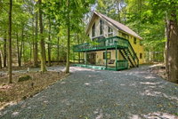 Pocono Lake Home w/Hot Tub  Comm. Amenities Tourism Bookings