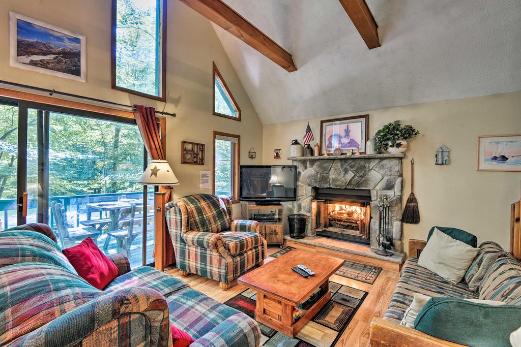 Pocono Lake Home W/Hot Tub + Comm. Amenities! - thumb 2