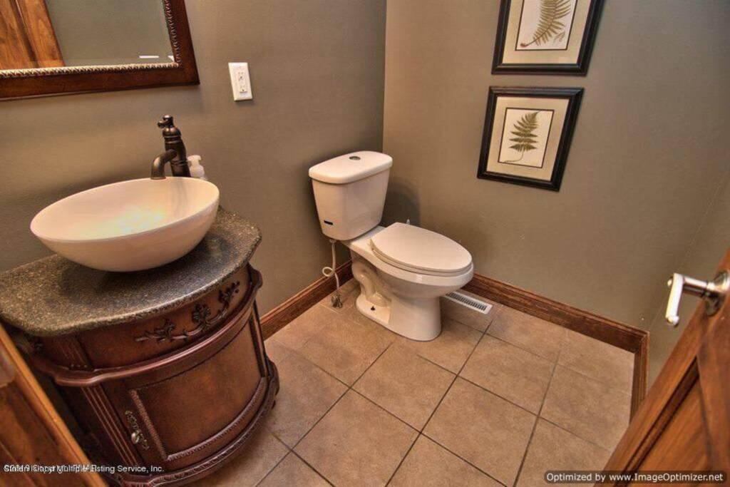Poconos Blakeslee Luxury Home - thumb 2