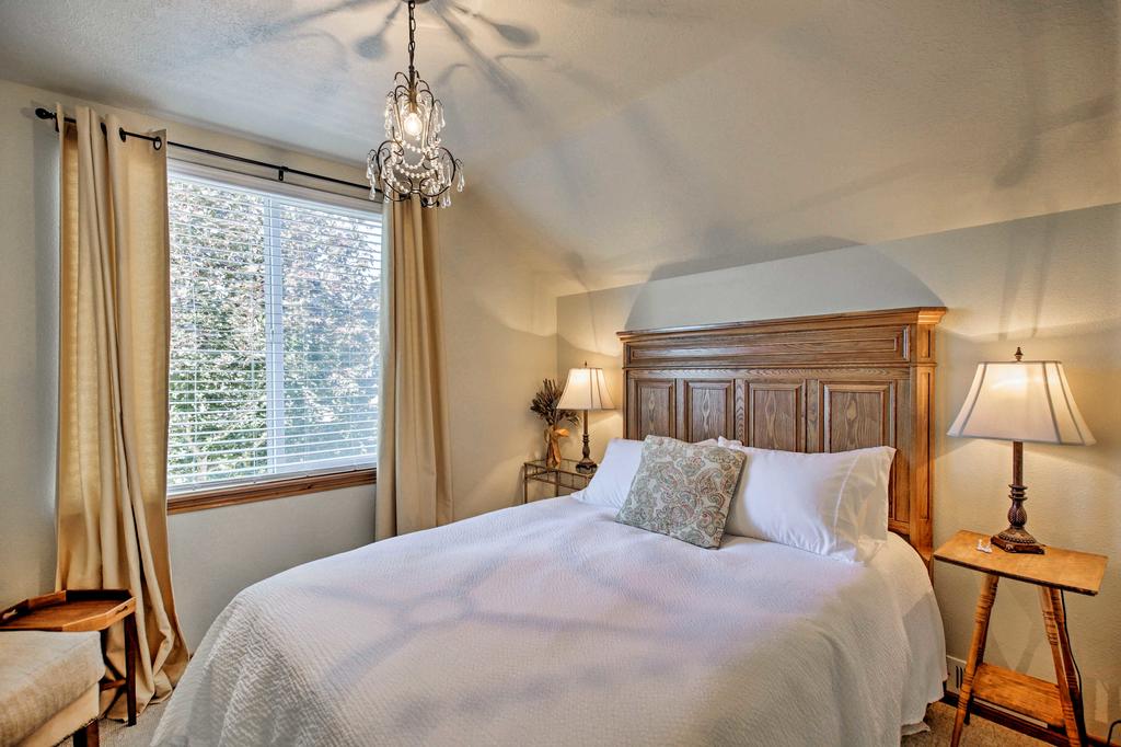 Polished McMinnville House Less Than 2 Mi. From Town! - thumb 3