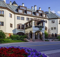 Poste Montane Lodge by East West - USA Accommodation