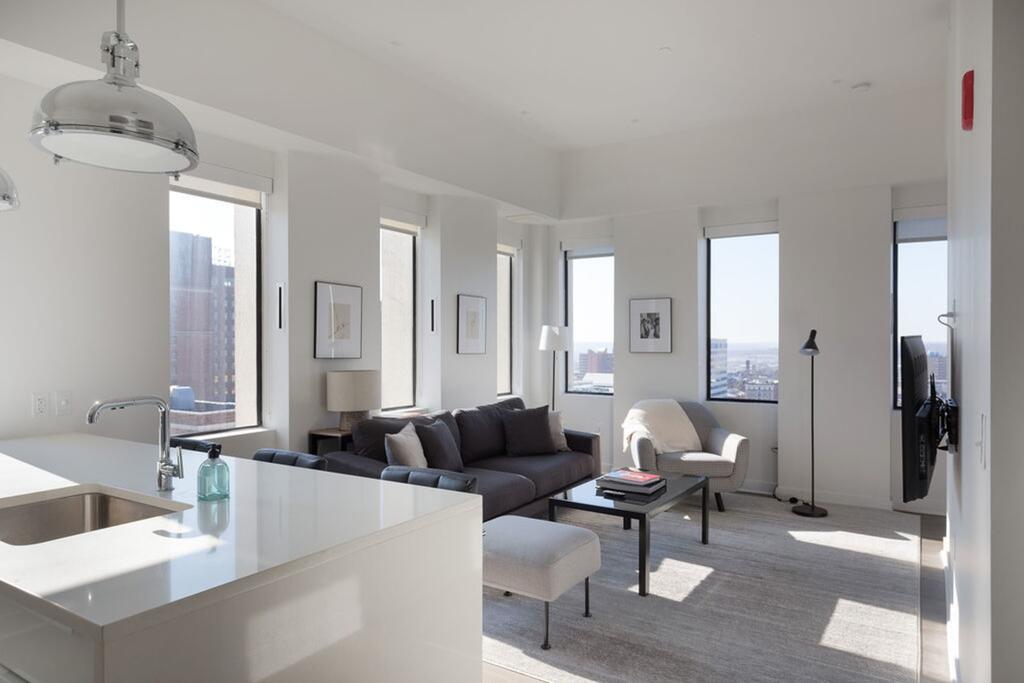 Power And Light District, DT View With Rooftop By Zencity - thumb 3