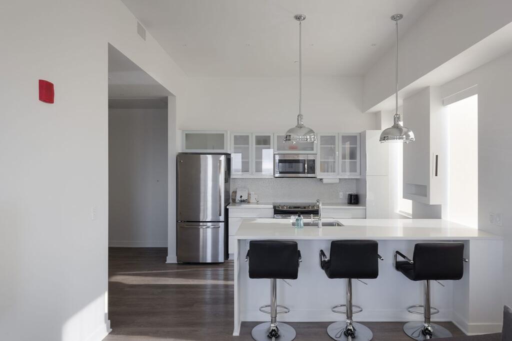 Power And Light District, DT View With Rooftop By Zencity - thumb 2