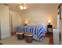 Private Bedroom in Home with Intellectuals Tourism Bookings