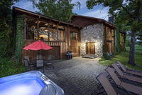 PRIVATE Lakefront Cabin HOT TUB Pool Table WIFI Amazing VIEW Close to Branson Tourism Bookings