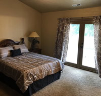 Private Master Bedroom - USA Accommodation