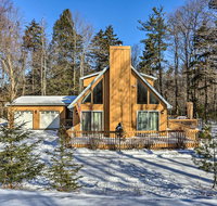 Private Poconos Cabin - 16 Mi to Camelback Mountain - Tourism Bookings