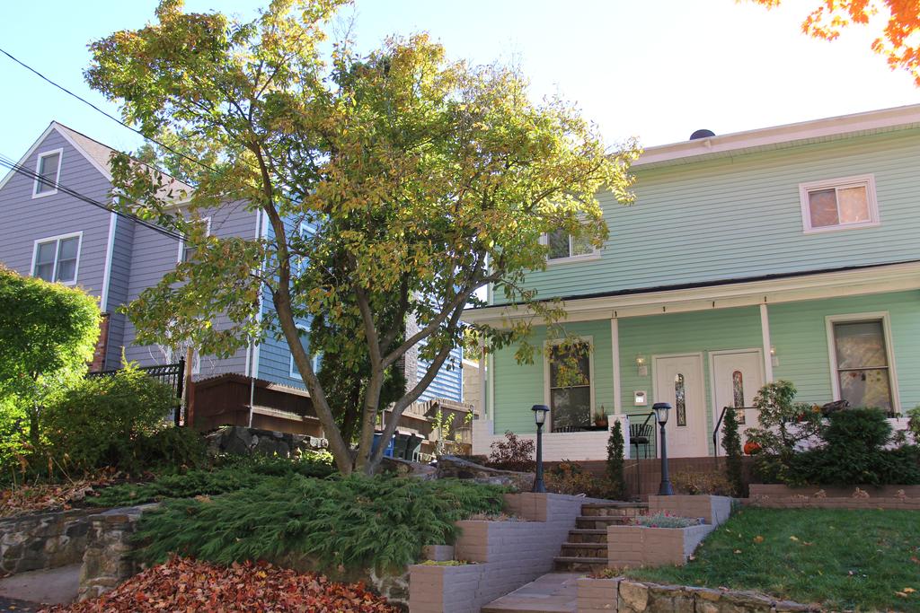 Quaint 3-Bedroom Duplex - thumb 3