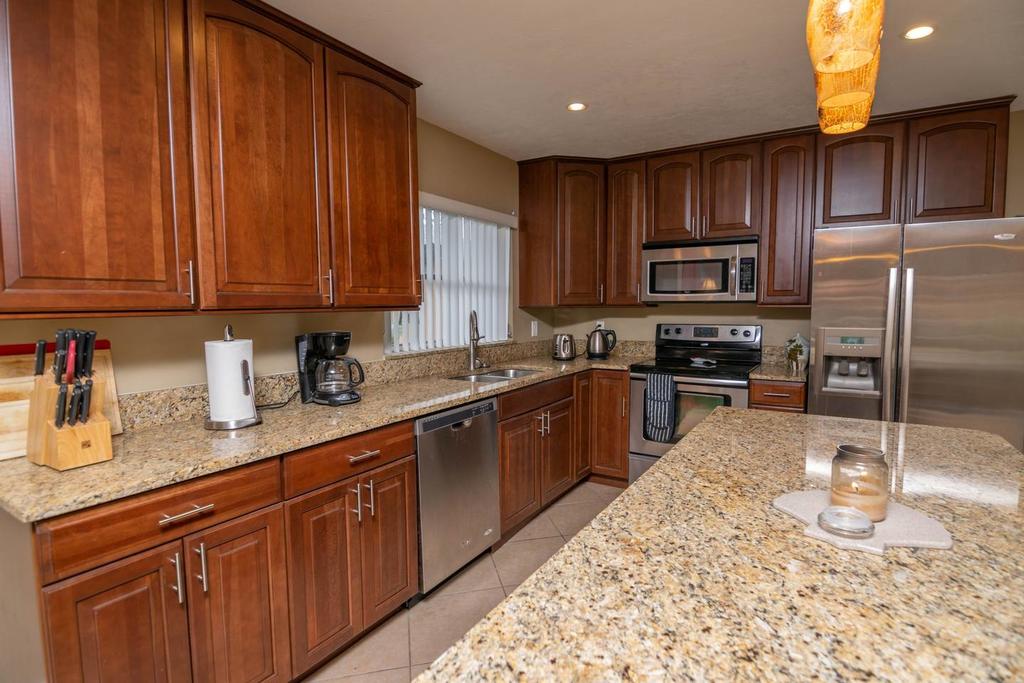 Quaint And Private Pool Home - Close To Vanderbilt Beach And Pet Friendly! - thumb 3