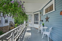 Quaint Beverly Townhome - Walk to Beach and Downtown USA Accommodation