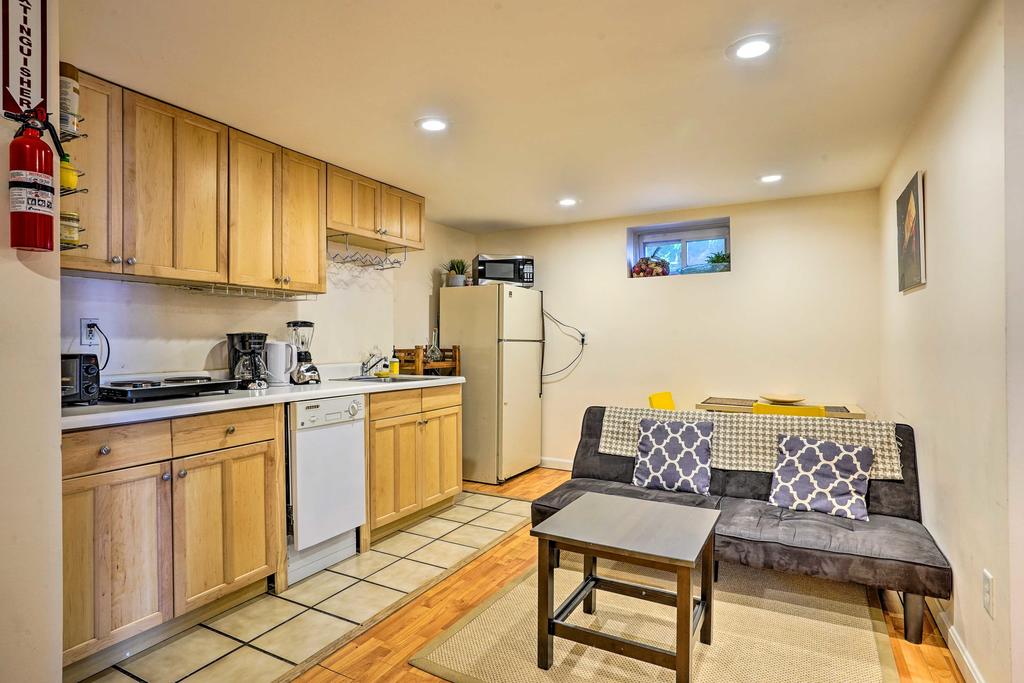 Quaint Retreat  9 Mi To Boston Attractions - thumb 0