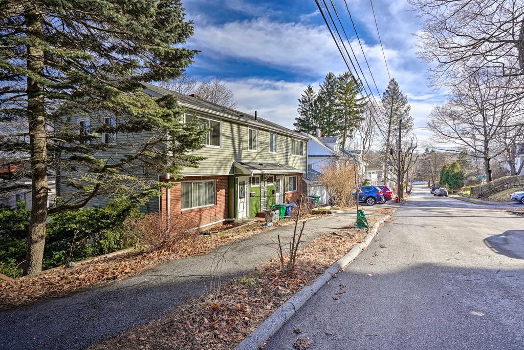 Quaint Retreat  9 Mi To Boston Attractions - thumb 2