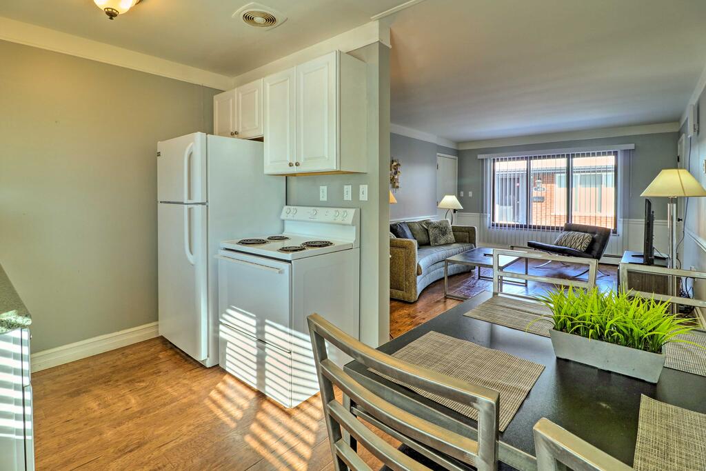 Quaint Suburban Royal Oak Escape Less Than 3 Mi Downtown! - thumb 2