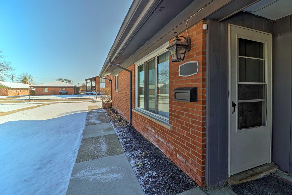 Quaint Suburban Royal Oak Escape Less Than 3 Mi Downtown! - thumb 3