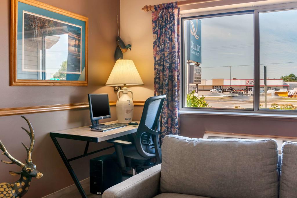 Quality Inn & Suites - thumb 3