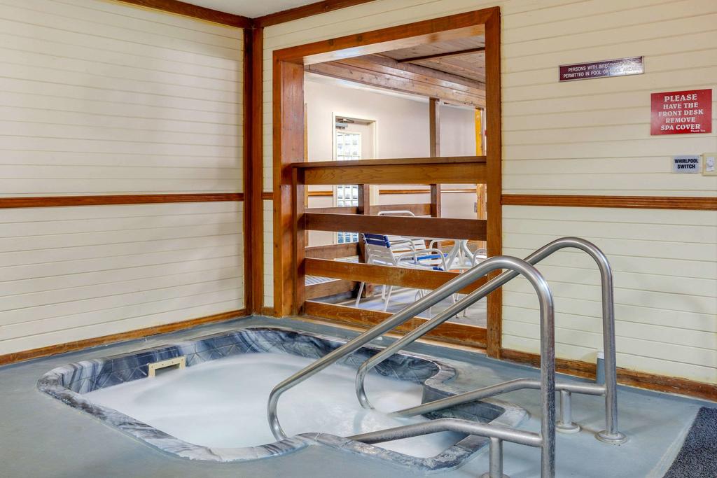 Quality Inn & Suites - thumb 1