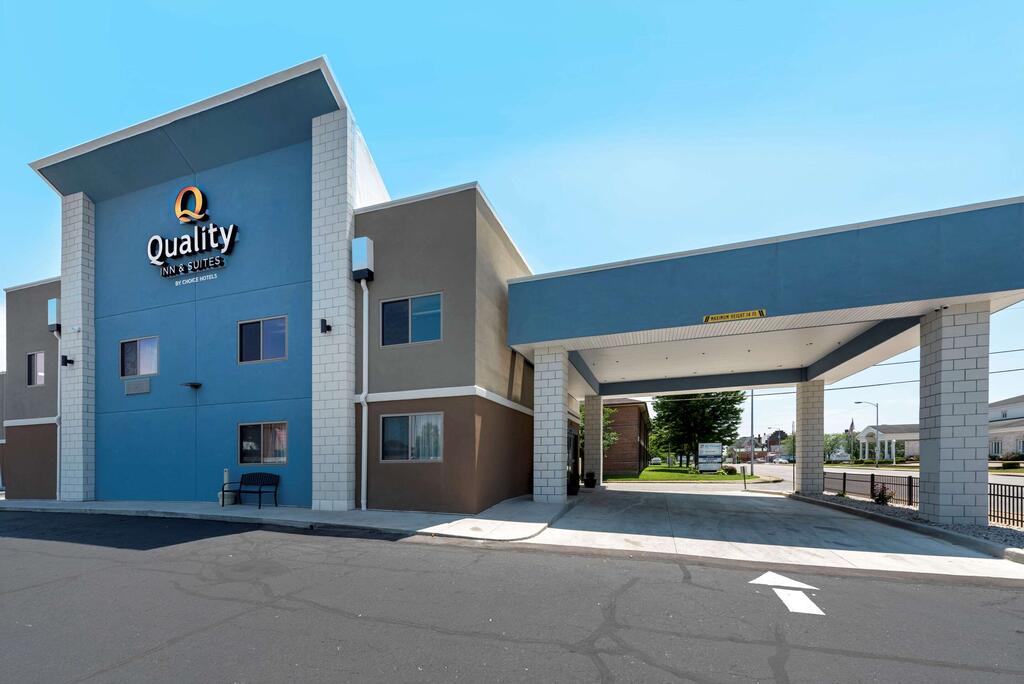 Quality Inn & Suites Evansville Downtown - thumb 1