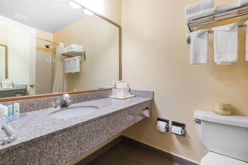 Quality Inn & Suites Redwood Coast - thumb 1