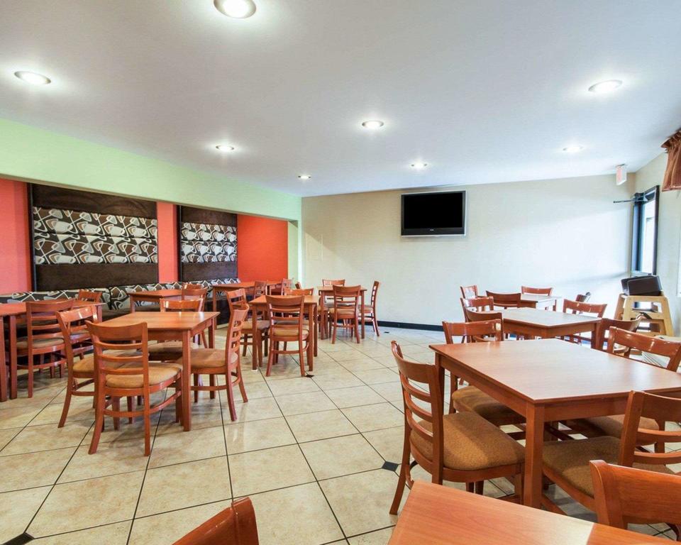 Quality Inn Airport East - thumb 1