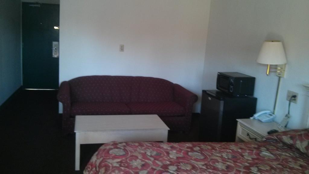 Quality Quarters Inn - thumb 1