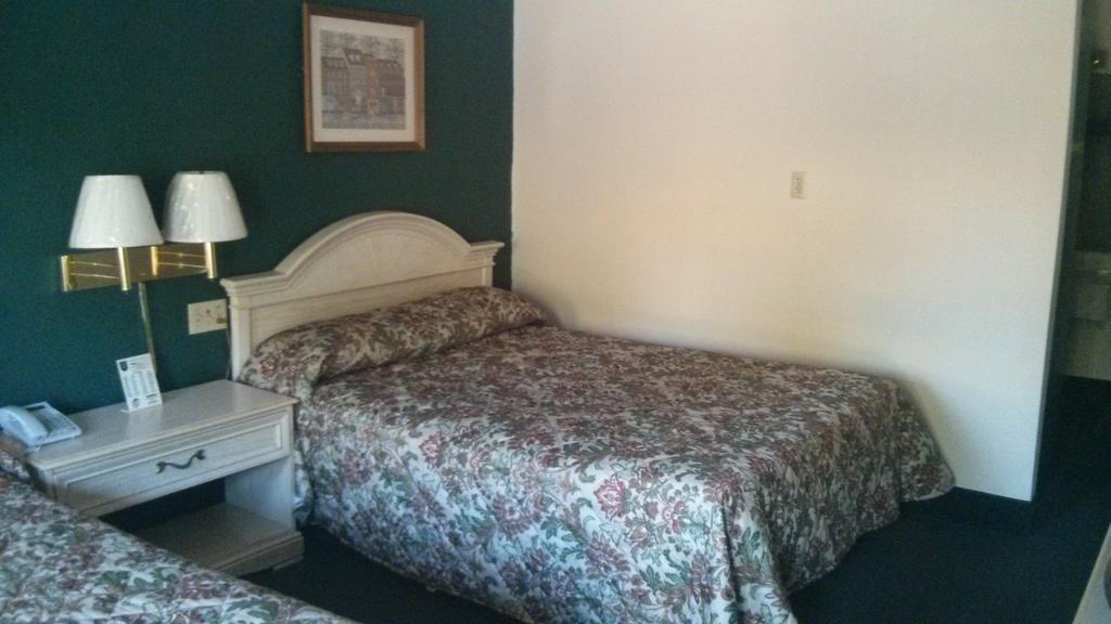 Quality Quarters Inn - thumb 2