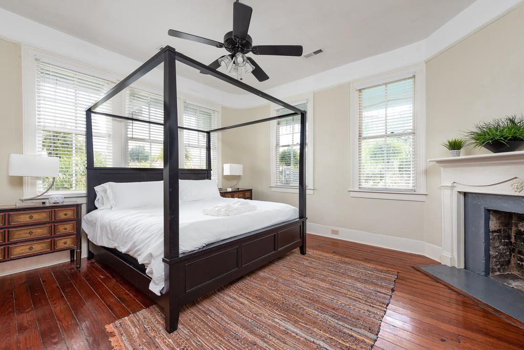 Queen Ann Victorian On Spring - NEW LISTING! - thumb 3