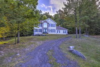 Quiet  Peaceful East Stroudsburg House with Deck Tourism Bookings