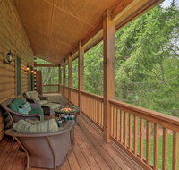 Quiet Forest Hideaway with Deck  Near Hiking - USA Accommodation