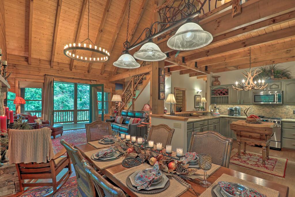 Quiet Forest Hideaway With Deck & Near Hiking! - thumb 2