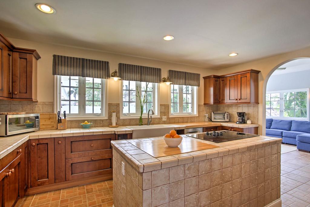 Quiet Tropical Oasis With Pool - 1 Mile To Beach! - thumb 3