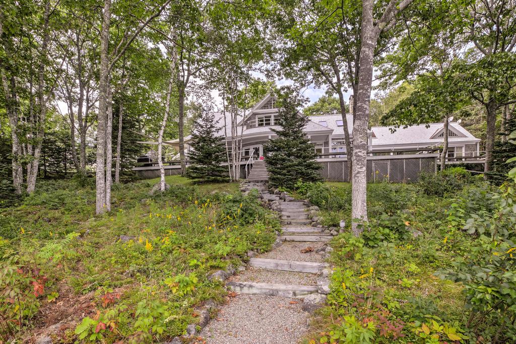 Quiet Waterfront Retreat With Wraparound Deck & Dock - thumb 1