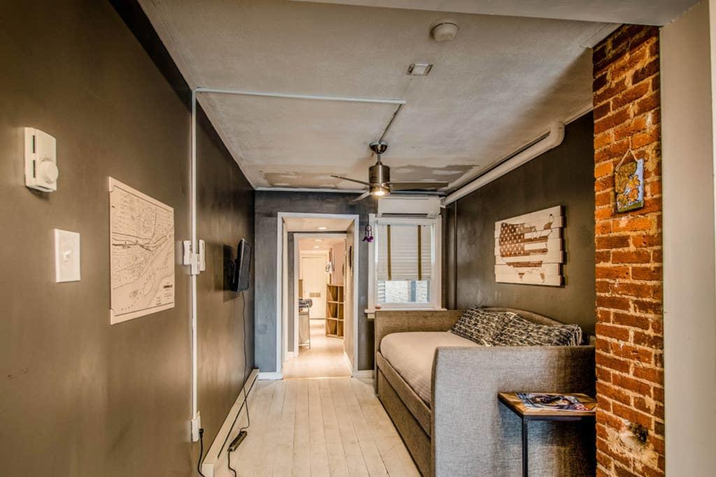 Quirky Row House In Downtown Harrisburg Near Hershey - thumb 0