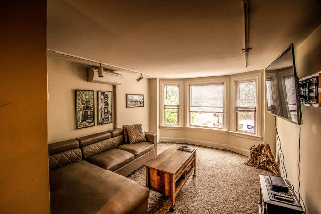 Quirky Row House In Downtown Harrisburg Near Hershey - thumb 3