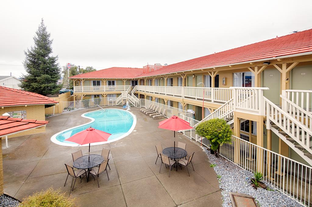 Red Lion Inn & Suites Redding - thumb 0